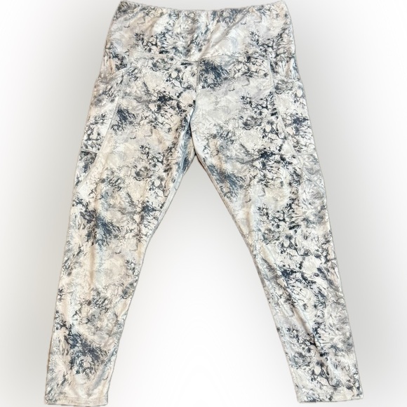 Women’s SO leggings - gray (light and dark) & white - size XL - thigh pockets - Picture 4 of 11